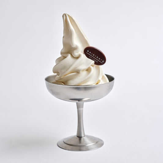 Soft serve in steel bowl with Østerberg logo chocolate 